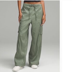 lululemon lightweight adjustable mid rise cargo pant